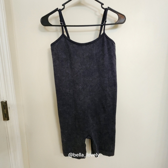 Indero Pants - Black Ribbed Sleeveless Romper